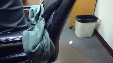 useemie online show from November 17, 9:17 pm