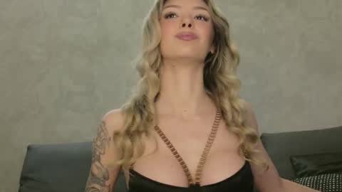 Mia online show from March 27, 5:46 am