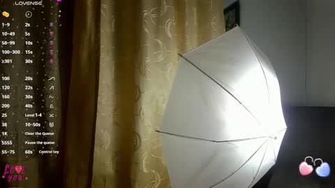 Snapshot of vahiolet_smith chatting on October 22, 3:31 am Vahiolet smith online show from October 22, 3:31 am