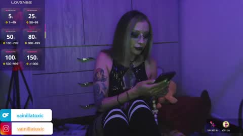 Vainilla Independent model online show from March 8, 1:50 am