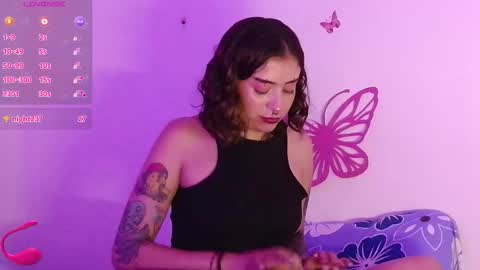 Vainilla Independent model online show from November 22, 3:27 am