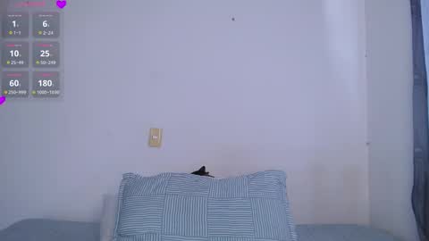 IG-valen mendoza99  twitter valenthompson99 online show from February 24, 9:07 pm