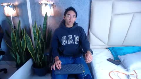 Valenor online show from October 25, 4:57 am