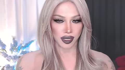 Amanda online show from April 9, 4:01 pm