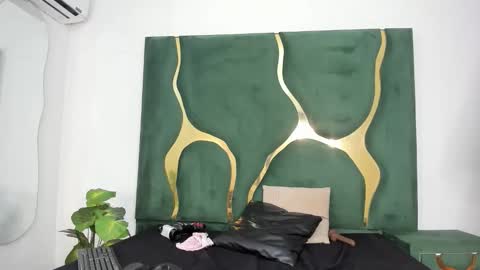 valentinaasm online show from April 25, 3:52 am