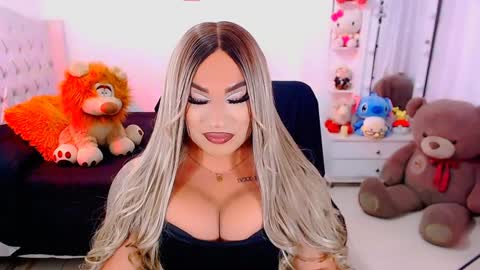 Snapshot of valentinaxqueen chatting on December 27, 11:21 pm    online show from December 27, 11:21 pm