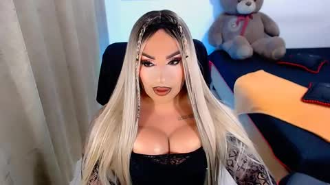 Snapshot of valentinaxqueen chatting on February 25, 1:20 am    online show from February 25, 1:20 am