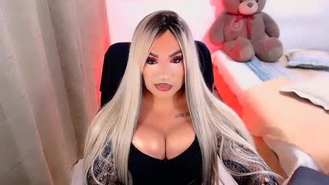 Snapshot of valentinaxqueen chatting on February 19, 2:01 am    online show from February 19, 2:01 am