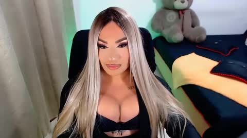 Snapshot of valentinaxqueen chatting on March 1, 2:04 am    online show from March 1, 2:04 am