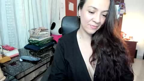 ValenLo online show from May 13, 1:04 am