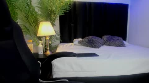 valeri_tafur online show from October 15, 11:00 am