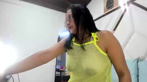 valeria_gil_ online show from April 3, 3:46 am