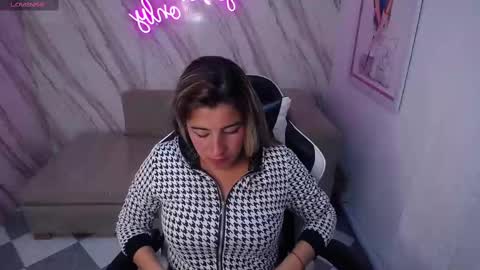 valerie_b online show from February 16, 1:47 am