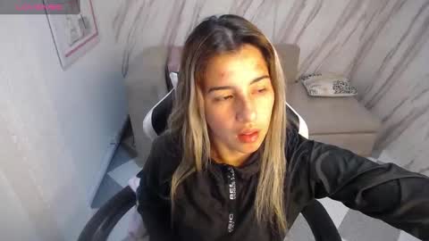 valerie_b online show from February 23, 4:39 am