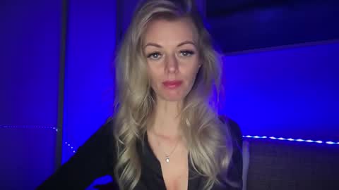 Valerie  online show from March 30, 6:08 pm