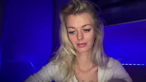 Valerie  online show from November 25, 9:35 pm