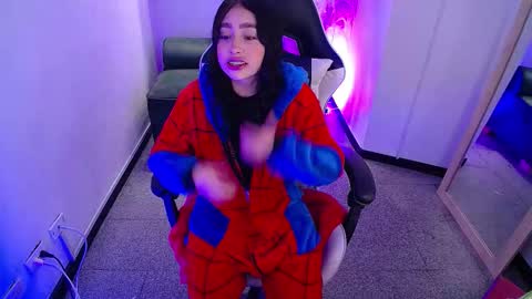 vallolett__ online show from February 3, 2:53 am