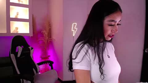 vallolett__ online show from April 7, 10:12 pm