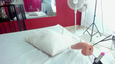 Vanessa Hard online show from March 23, 3:00 am