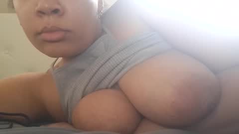 vanessareign online show from February 11, 3:49 pm