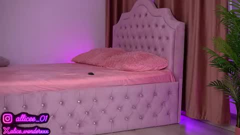 Vanessa Simon online show from September 24, 6:09 am