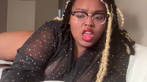 vanessaskyies online show from May 16, 2:30 am