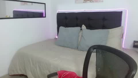 vane online show from April 20, 8:23 pm