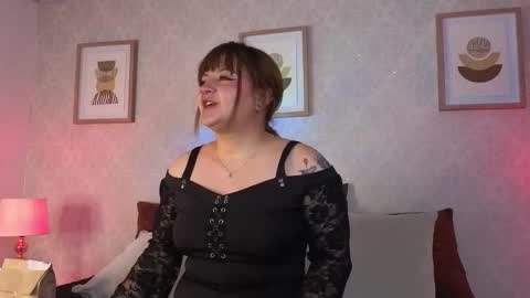 Vee Simons online show from October 22, 9:27 pm