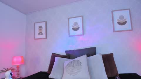 Vee Simons online show from October 6, 7:31 pm