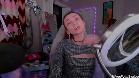 Violet Weatherbee online show from April 28, 12:52 am