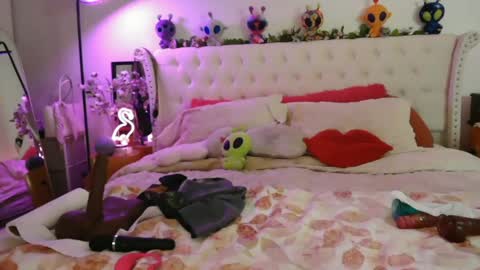 Snapshot of vegas_danielle chatting on September 19, 1:32 am Vegas Dani online show from September 19, 1:32 am