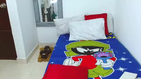 velk_hot1 online show from November 17, 7:27 pm