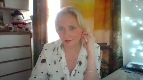 velka_raspberry online show from June 1, 2:18 pm