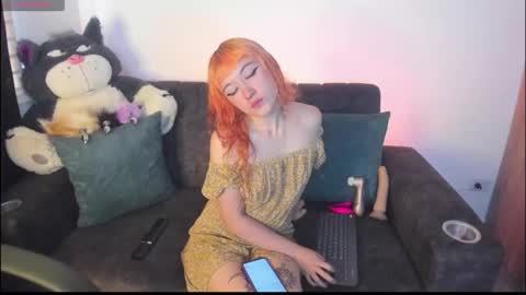 velmoon online show from May 19, 7:10 pm