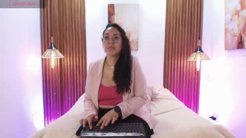 Emma Curly online show from May 6, 12:44 pm
