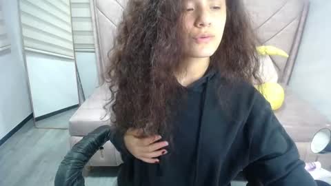 velvet_moon_v online show from September 24, 2:46 pm