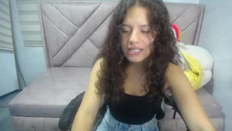 velvet_moon_v online show from September 13, 1:46 pm