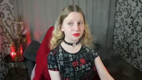 velvet_peach_ online show from November 27, 11:29 am