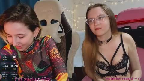 Snapshot of velvetvalkyries chatting on October 22, 5:03 pm CLEOshort hair TIna long hair online show from October 22, 5:03 pm