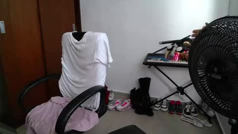 Venelope 3 online show from November 27, 8:05 pm