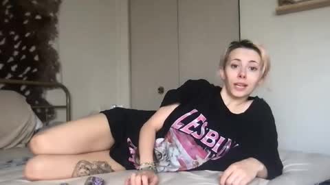 venustheflytrap online show from May 17, 4:49 pm