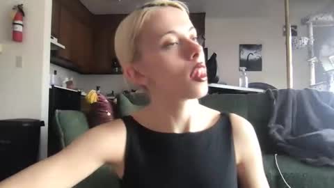 venustheflytrap online show from March 15, 5:38 pm