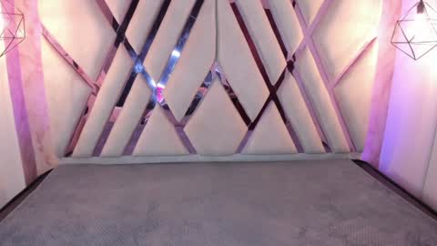 Domelipa  online show from February 7, 11:45 am