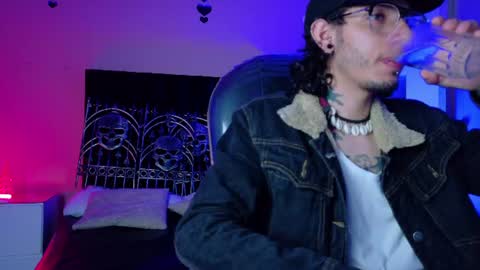vergil_noir online show from June 16, 4:38 am