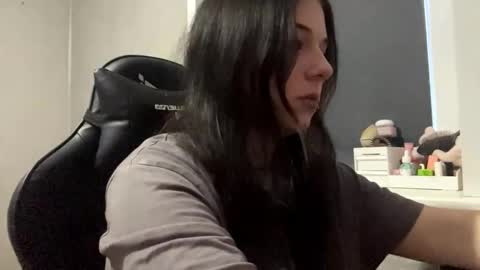 Lily online show from February 1, 2:25 pm