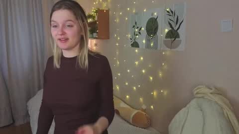 Snapshot of verocat chatting on October 12, 7:23 am Veronica online show from October 12, 7:23 am