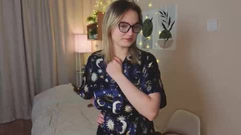 Snapshot of verocat chatting on October 30, 3:18 am Veronica online show from October 30, 3:18 am