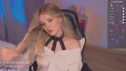 Snapshot of veronaaura chatting on September 26, 7:55 pm Tiffany online show from September 26, 7:55 pm