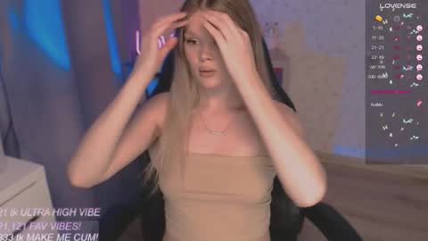 Snapshot of veronaaura chatting on October 5, 11:45 pm Tiffany online show from October 5, 11:45 pm