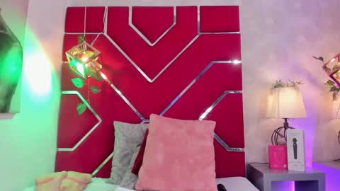 Veronica Olson online show from November 28, 8:43 am